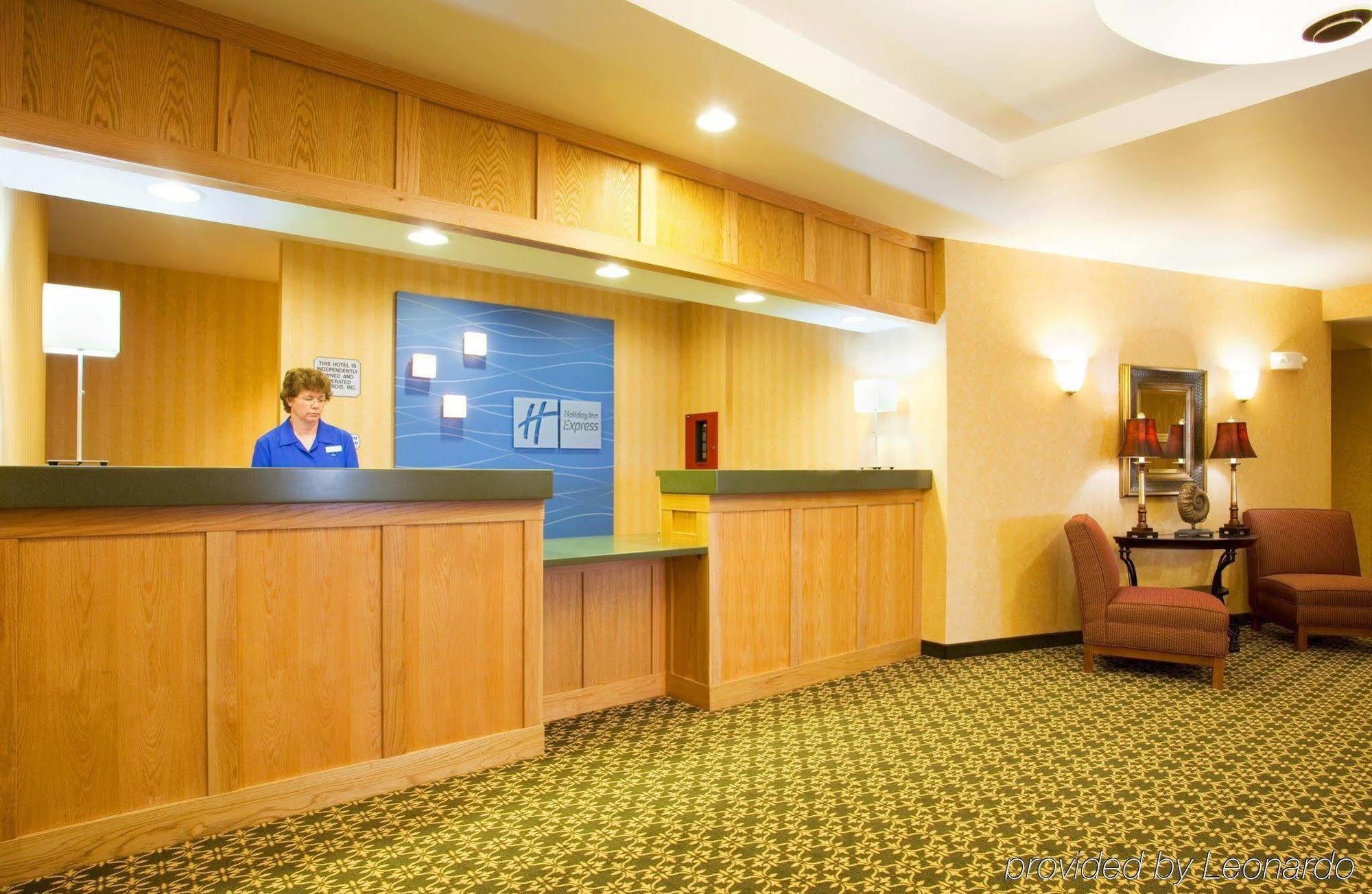 Holiday Inn Express & Suites Iron Mountain, An Ihg Hotel Интериор снимка