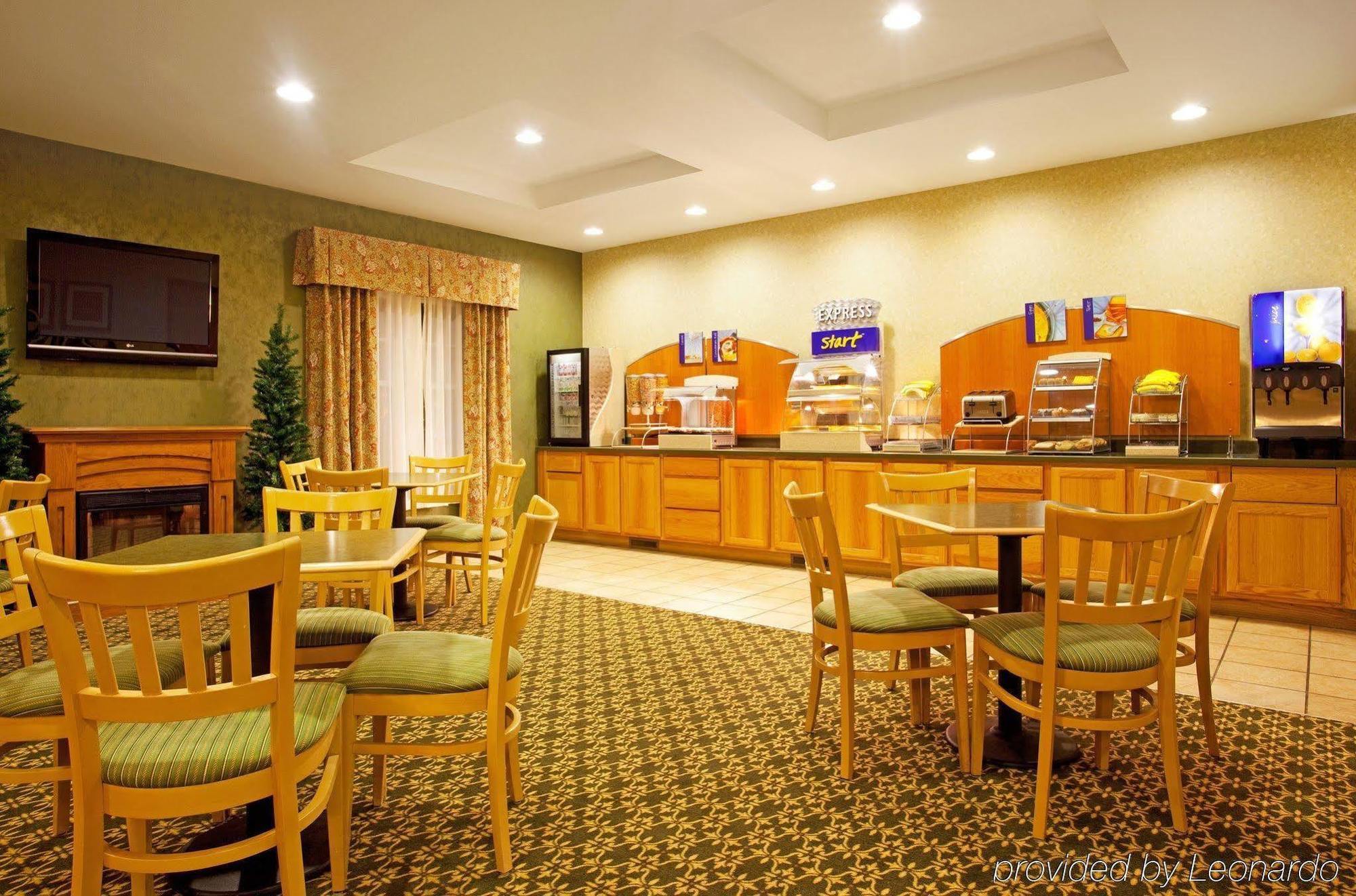 Holiday Inn Express & Suites Iron Mountain, An Ihg Hotel Ресторант снимка